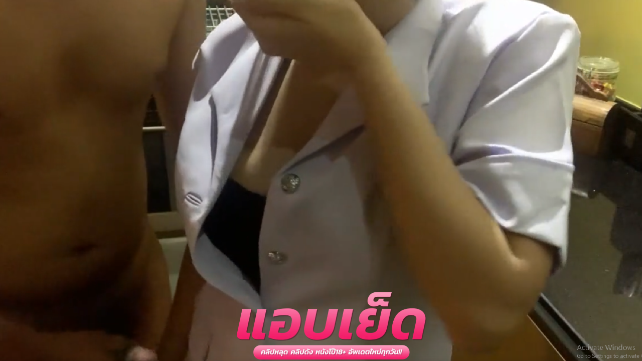 คลิปหลุดพยาบาล ยืนล้างจานอยู่ดีๆโดนจับปี้ส่ะงั้น เราก็คันแหกหีให้เย็ดแบบไม่ขัดขืด ซอยกันบนเคาท์เตอร์ครัวอย่างฟินเลย